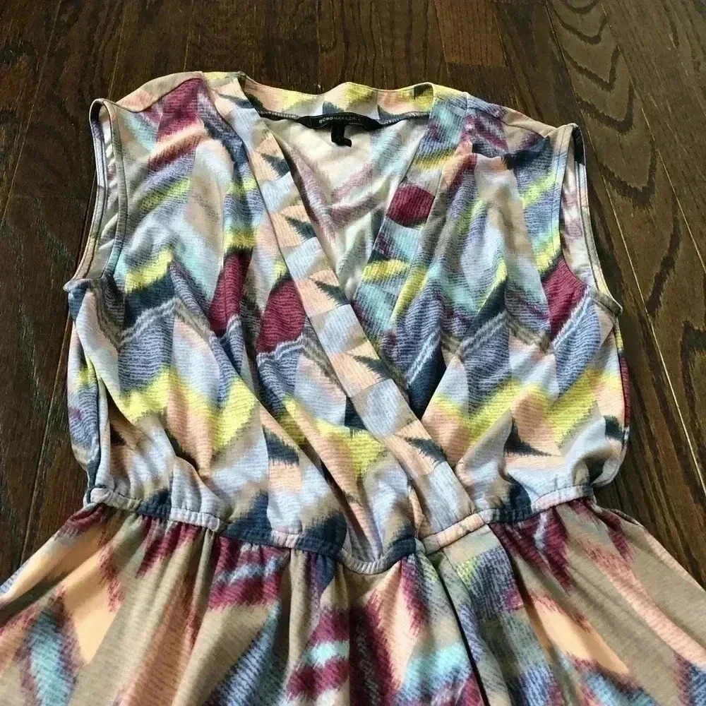 bcbgmaxazria Women’s M Geometric Sleeveless Deep V-Neck Flowy Dress - EUC!! - Picture 3 of 12
